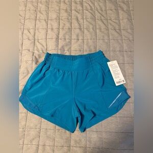 Lululemon - Hotty Hot High-Rise 4” Shorts - Size 8